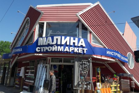 За неделю в Одессе демонтировали более полусотни рекламных вывесок (фото)