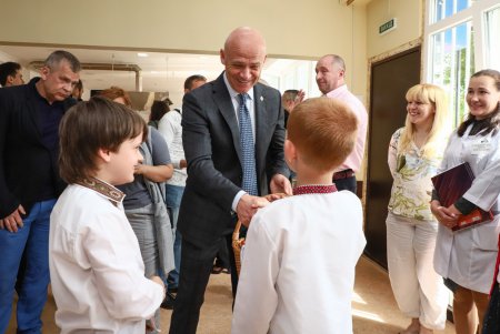 Еще в одной одесской школе вводится система питания по принципу «шведского стола» (фото)