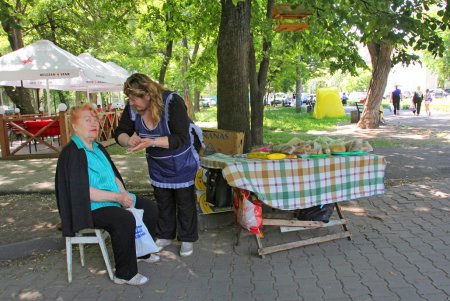 Старобазарный сквер: спустя столетие перемены продолжаются (фоторепортаж) 