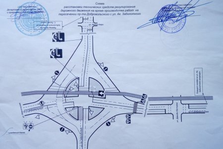 На Заболотного ликвидируют провал теплотрассы (фото)