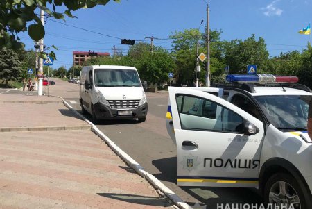 Ребенок попал под колеса микроавтобуса в Одесской области