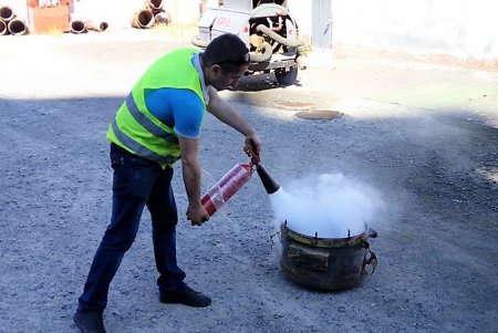Сотрудников КП «Теплоснабжение города Одессы» учили проводить эвакуацию и тушить пожар (фото)