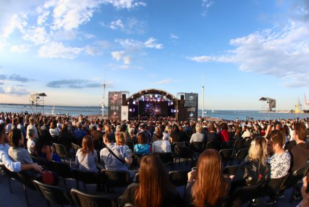 В Летнем театре на морвокзале открылся второй концертный сезон (фото)