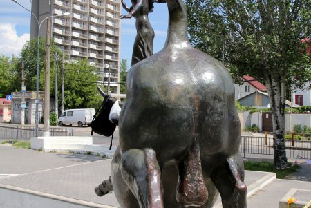 Памятник «Похищение Европы» реставрируют (фоторепортаж)