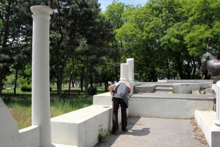 Памятник «Похищение Европы» реставрируют (фоторепортаж)