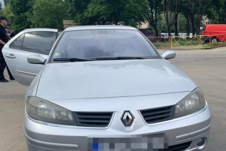 Из автомобиля на Черемушках похитили сумку с крупной суммой денег (фото)