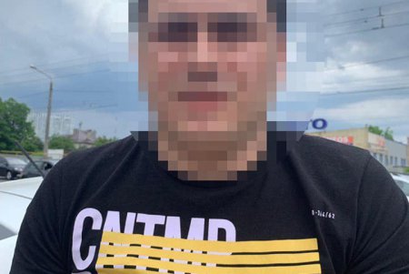 Из автомобиля на Черемушках похитили сумку с крупной суммой денег (фото)