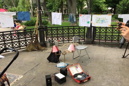 Одесситы пришли в Горсад в тапочках и халатах (фото, видео)