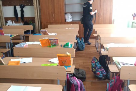 Полиция проверяет информацию об угрозе взрыва в одесской школе (фото, обновлено)