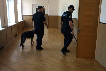 Полиция проверяет информацию об угрозе взрыва в одесской школе (фото, обновлено)