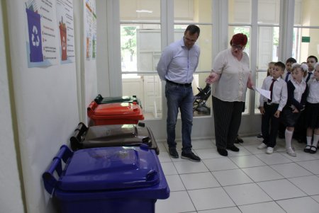 От теории к практике: в школах Малиновского района реализуется проект раздельного сбора мусора (фото)