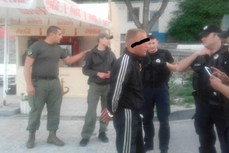 На одесском пляже хулиган с ножом  набросился на туриста из Швейцарии (фото) 