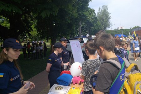 Одесские школьники смогли побывать в роли рабочих, спасателей и полицейских (фото)