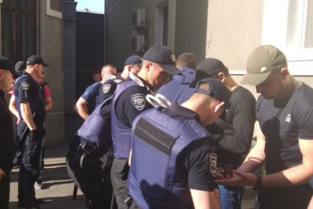 Правоохранители предотвратили рейдерский захват квартиры в Приморском районе (фото) 