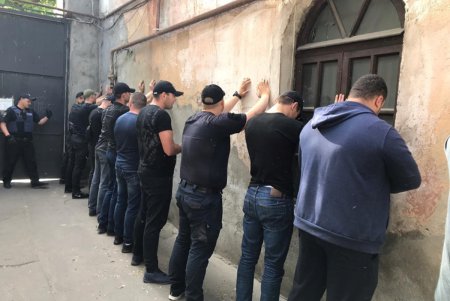 Правоохранители предотвратили рейдерский захват квартиры в Приморском районе (фото) 