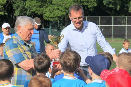 В парке Горького чествовали юных футболистов спортивной школы №11 (фото)