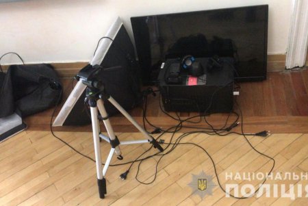 В центре города правоохранители прикрыли работу порностудии (фото, видео)