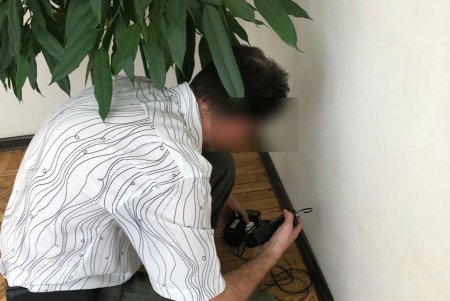 В Одесском аэропорту нашли устройства слежения (фото, видео)
