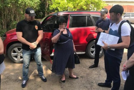 Председатель сельсовета в Одесской области требовала от бизнесмена 10 тысяч долларов (фото)