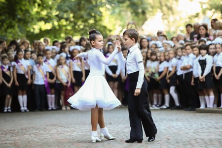 Одесский городской голова поздравил выпускников с окончанием школы (фото)
