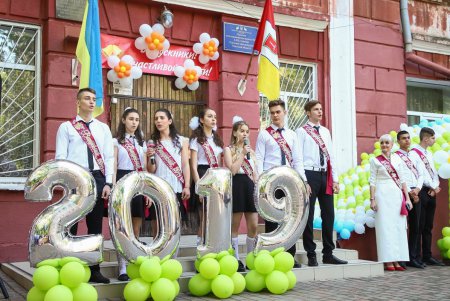 Одесский городской голова поздравил выпускников с окончанием школы (фото)