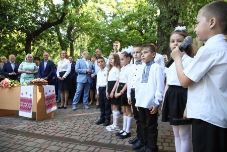 Одесский городской голова поздравил выпускников с окончанием школы (фото)