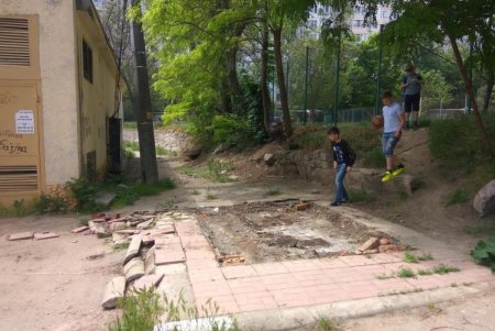За неделю в городе демонтировали 28 незаконно размещенных элементов торговли (фото)