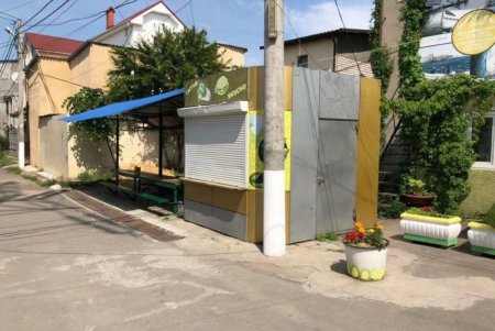 За неделю в городе демонтировали 28 незаконно размещенных элементов торговли (фото)