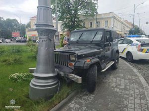 Пьяный угонщик попал в ДТП в центре Одессы и пытался сбежать (фото, видео)