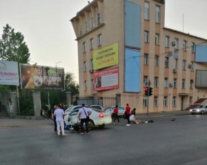 На Среднефонтанской произошло ДТП при участии мотоцикла и легковушки: один человек пострадал (фото, видео, обновлено )