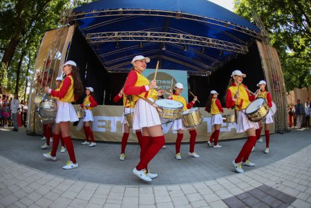 Летний театр в Горсаду принимает первых гостей (фото)