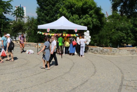 Акция «Аллея мечтаний» прошла в Стамбульском парке (фото)