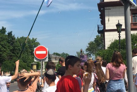 В горсаду состоялся праздничный парад мыльных пузырей (фото)