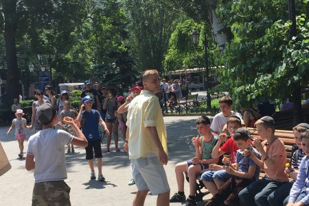 В горсаду состоялся праздничный парад мыльных пузырей (фото)