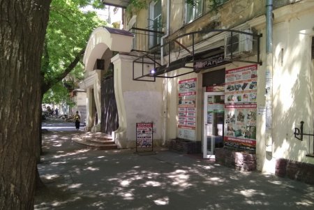 В Одессе демонтировали около 300 незаконных рекламных конструкций (фото)