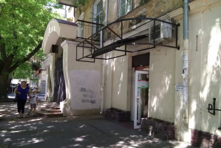 В Одессе демонтировали около 300 незаконных рекламных конструкций (фото)