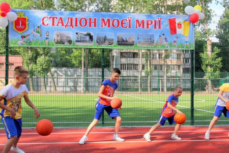 На Черемушках открылся многофункциональный школьный стадион (фото)