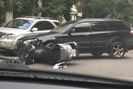 На Ильфа и Петрова произошло ДТП при участии мотоцикла (фото, дополнено )
