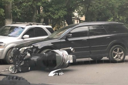 На Ильфа и Петрова произошло ДТП при участии мотоцикла (фото, дополнено )