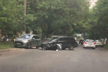 На Ильфа и Петрова произошло ДТП при участии мотоцикла (фото, дополнено )
