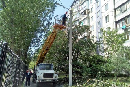 Коммунальщики заменили лампы наружного освещения в микрорайоне Вузовский (фото)