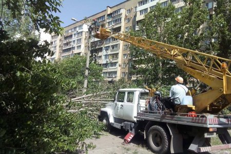 Коммунальщики заменили лампы наружного освещения в микрорайоне Вузовский (фото)