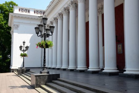Одессу украсят 230 подвесных ваз с цветами (фото)