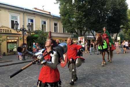 Рыцари, короли и прекрасные дамы пригласили одесситов на фестиваль средневековой культуры «Пороховая башня» (фото) 