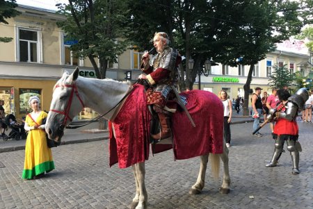 Рыцари, короли и прекрасные дамы пригласили одесситов на фестиваль средневековой культуры «Пороховая башня» (фото) 