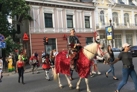 Рыцари, короли и прекрасные дамы пригласили одесситов на фестиваль средневековой культуры «Пороховая башня» (фото) 