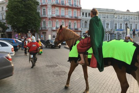 Рыцари, короли и прекрасные дамы пригласили одесситов на фестиваль средневековой культуры «Пороховая башня» (фото) 