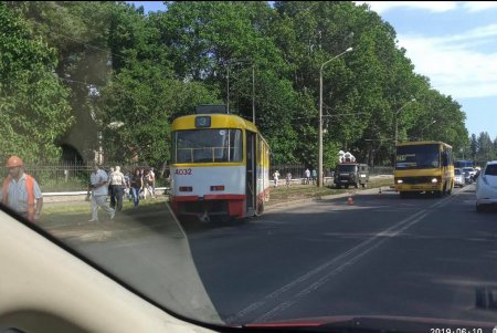 На Водопроводной трамвай сошел с рельс (фото, обновлено)