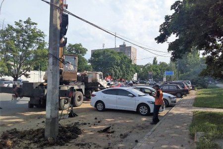 Коммунальщики восстановили наружное освещение на Черемушках (фото)