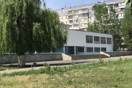 В гимназии №6 обустраивают многофункциональный стадион (фото) 